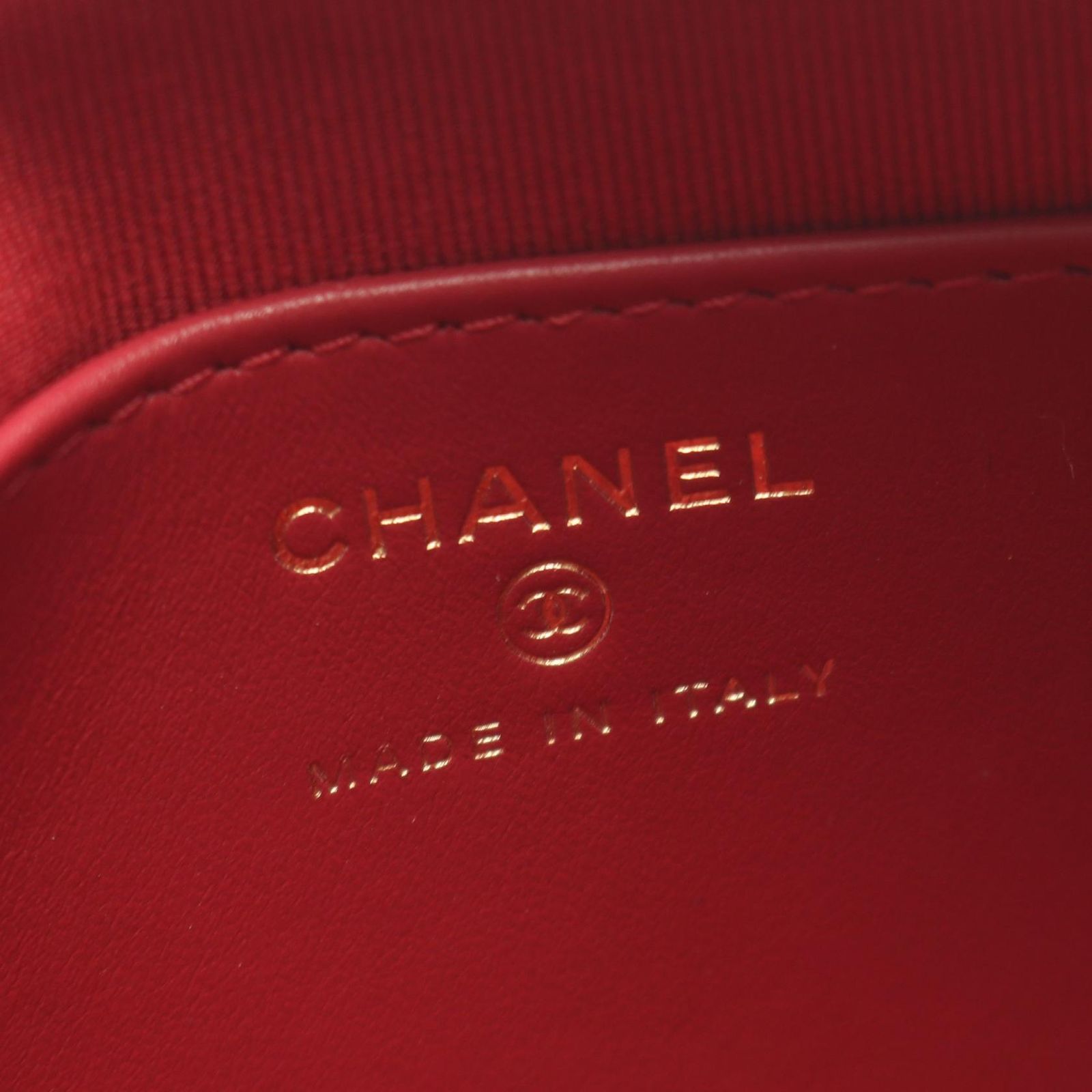 Chanel Shoulder Bag 19 Quilted Small Hobo Black Lambskin — view 4