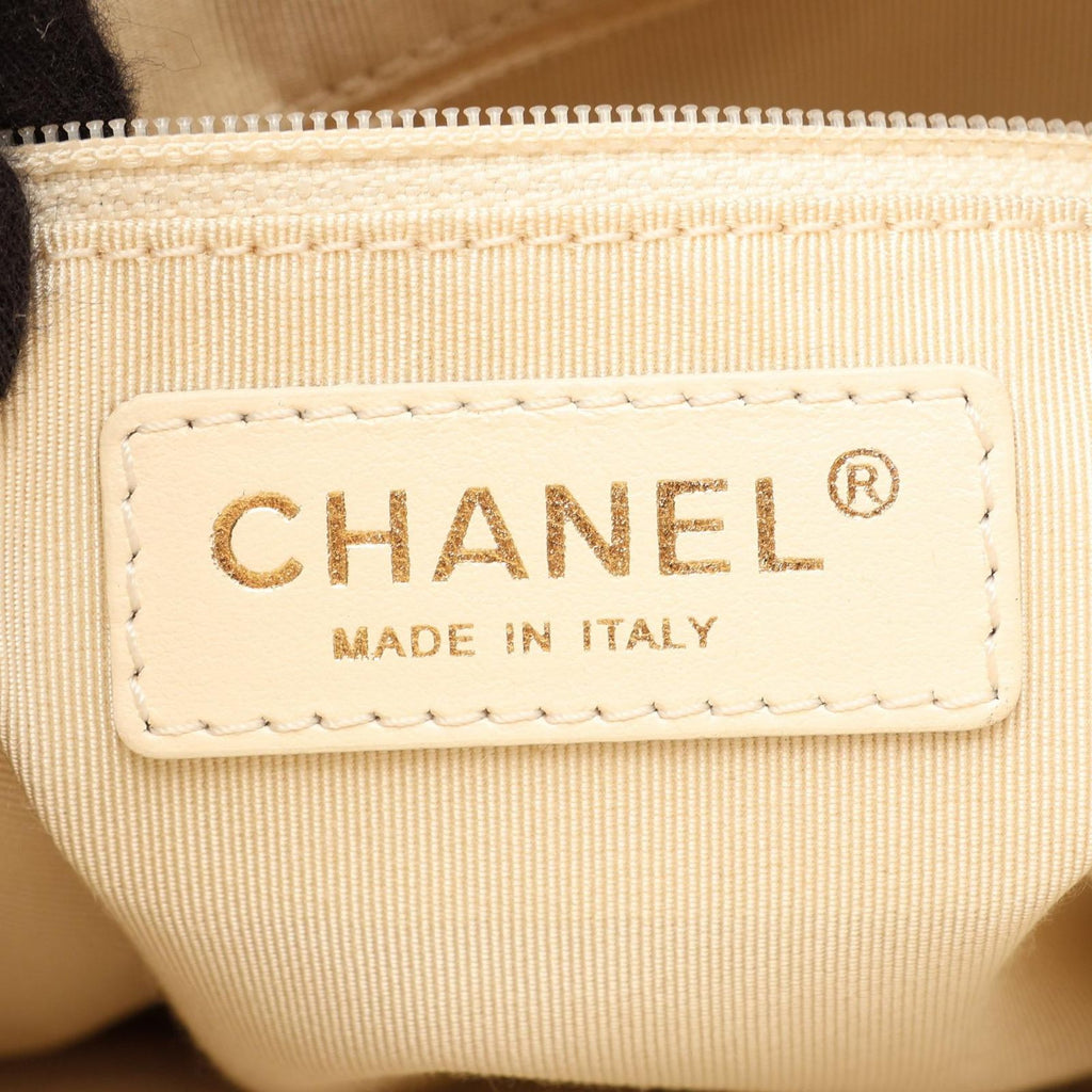Chanel Shoulder Bag Quilted Drawstring Off White Lambskin — view 4