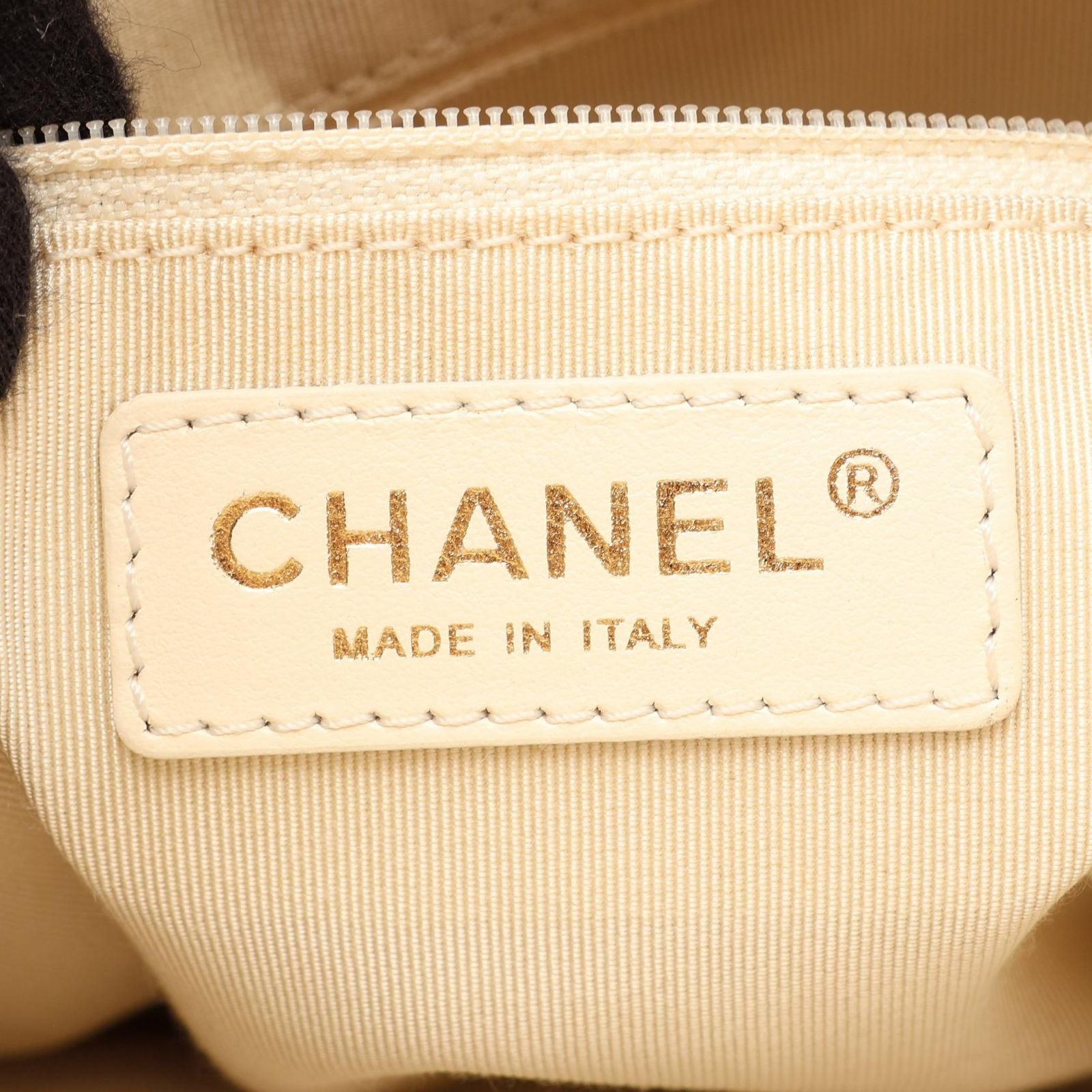 Chanel Shoulder Bag Quilted Drawstring Off White Lambskin — view 4