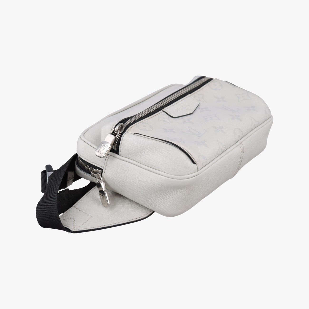 Louis Vuitton Outdoor Taigarama Antarctica Taiga Handbag — view 5