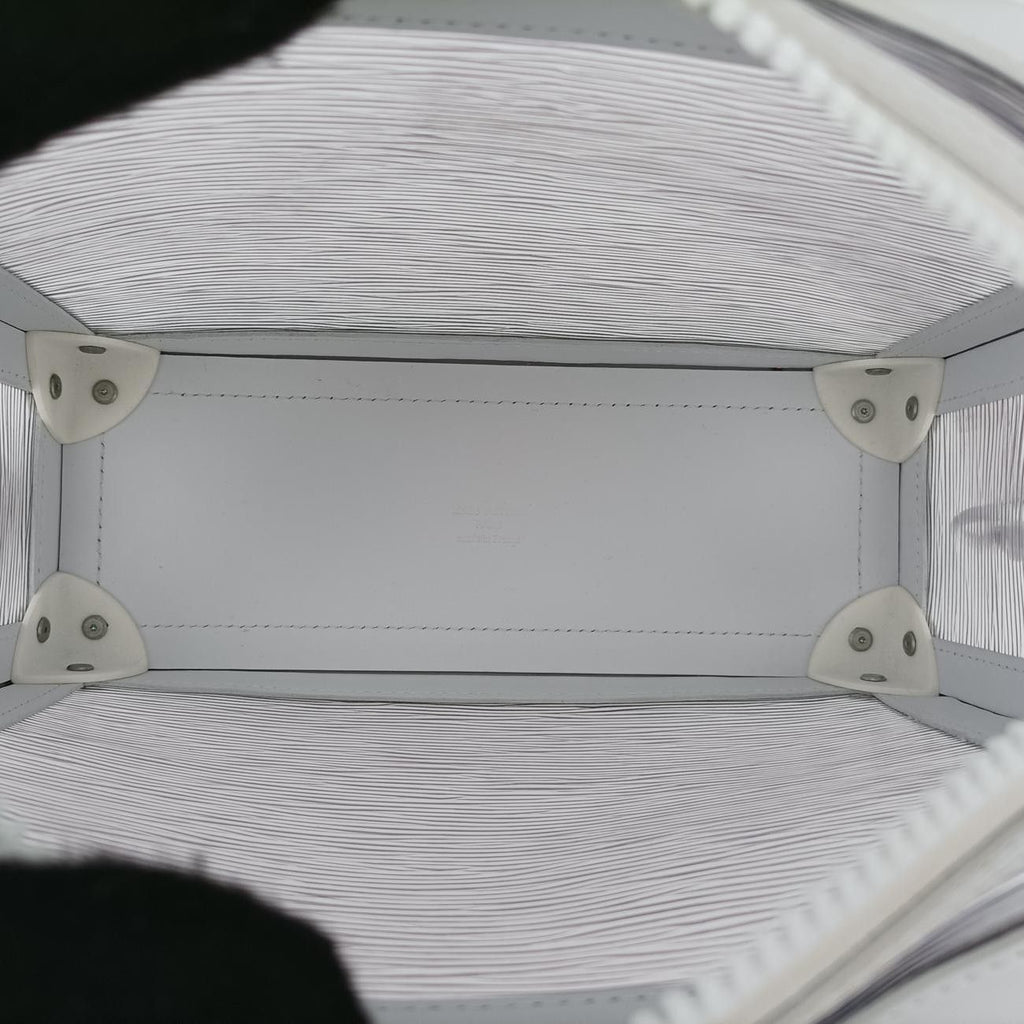 Louis Vuitton Soft Trunk Transparent White Epi Plage — view 9