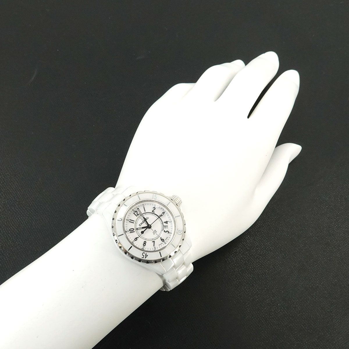 Chanel 33 Watch Date White Ceramic Quartz — view 3