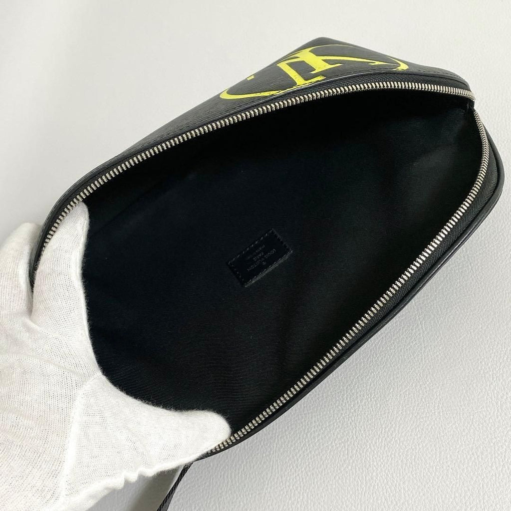 Louis Vuitton Epi Bumback LV Circle Belt — view 3