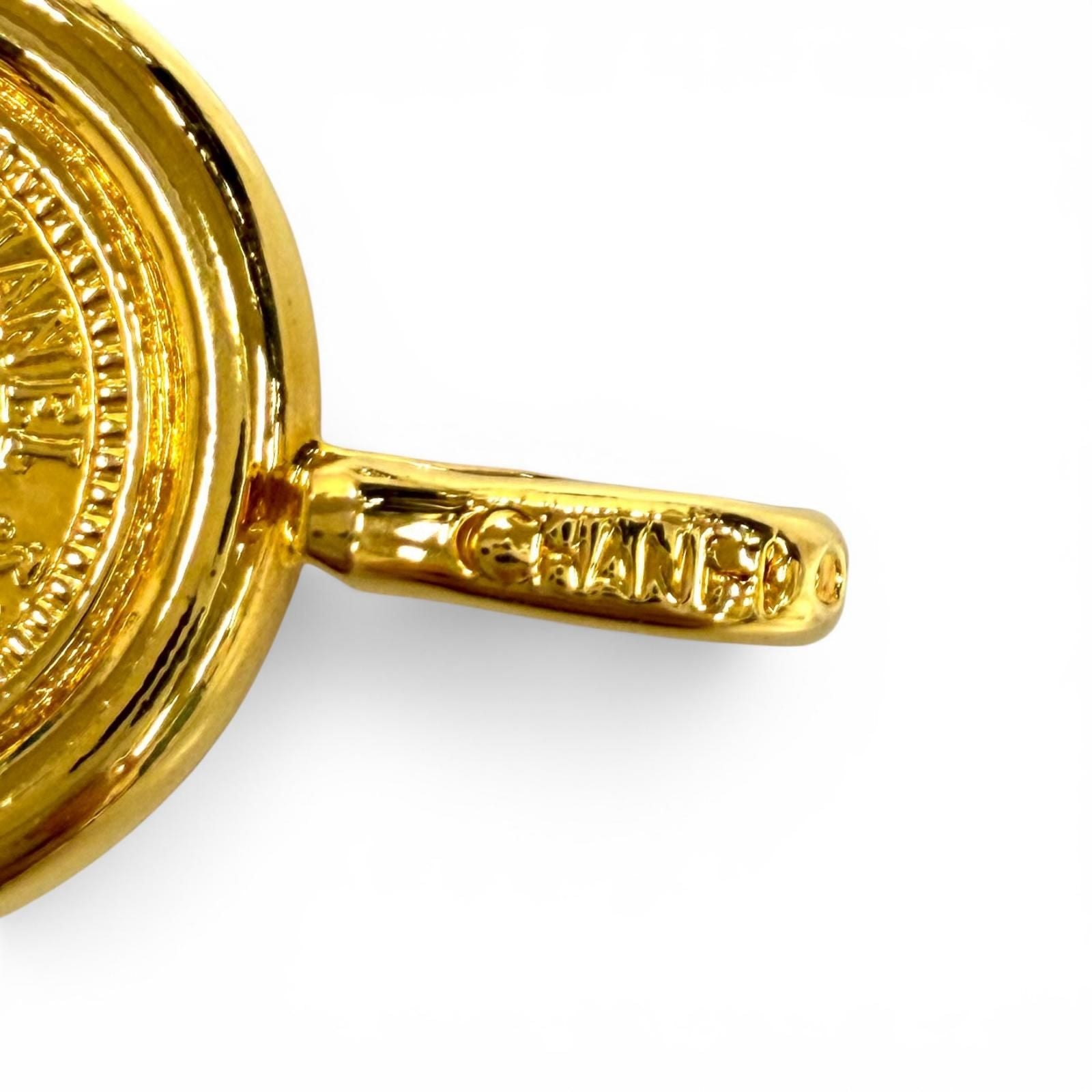 Chanel Vintage CC Logo Metal Chain Belt Gold — view 6