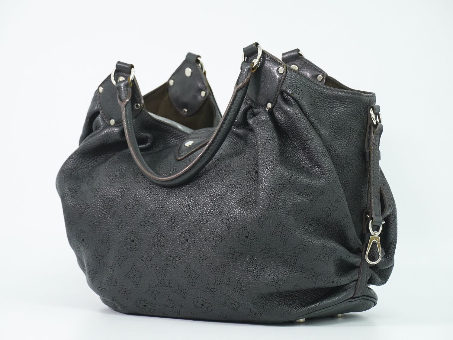 Louis Vuitton LV Mahina Neo L Leather Shoulder Bag Noir Black — view 2