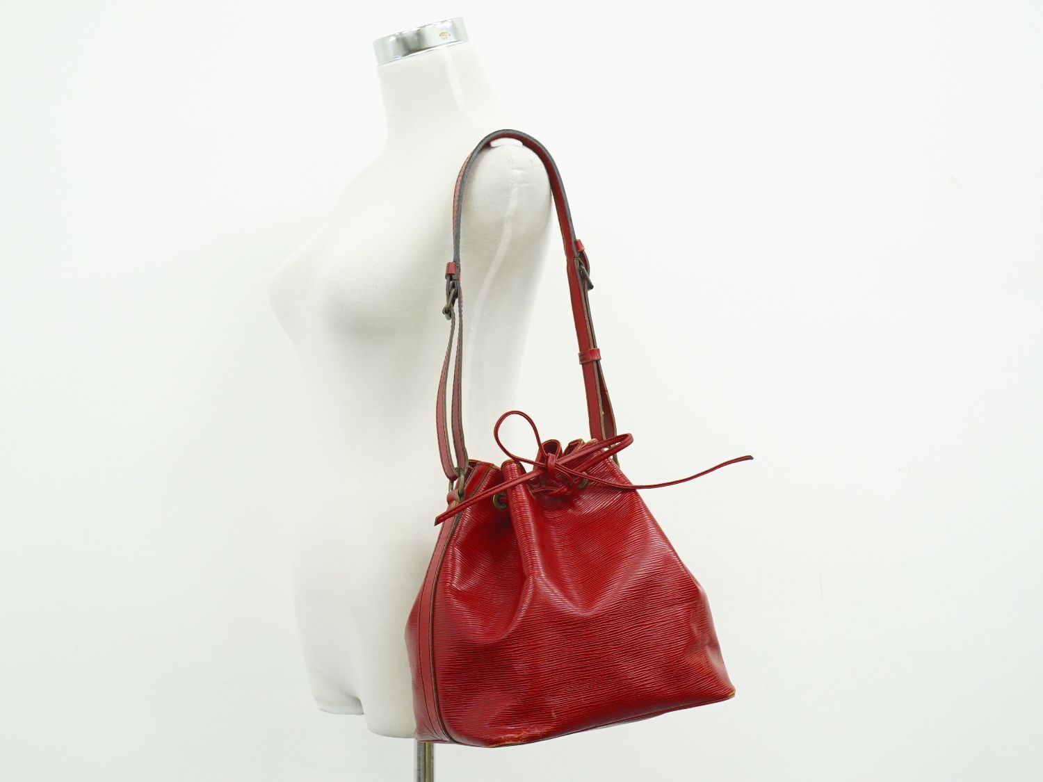 Louis Vuitton LV Petit Noe Epi Leather Shoulder Bag — view 6