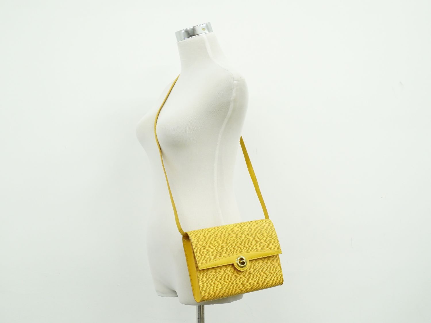 Louis Vuitton LV Arche Epi Leather Shoulder Bag Pochette Tassili Yellow — view 6