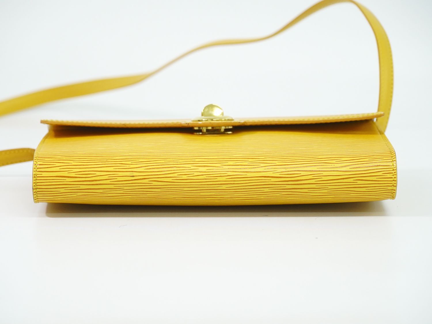 Louis Vuitton LV Arche Epi Leather Shoulder Bag Pochette Tassili Yellow — view 3