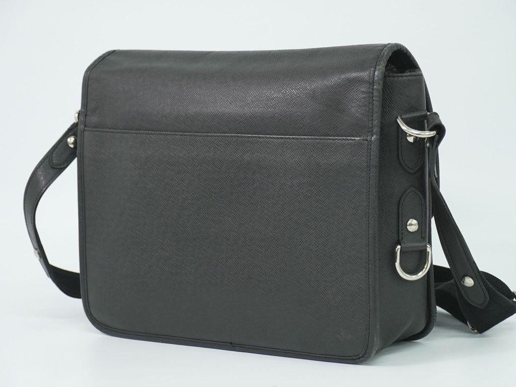 Louis Vuitton LV Alexei Taiga Leather Shoulder Bag Ardoise Black — view 2