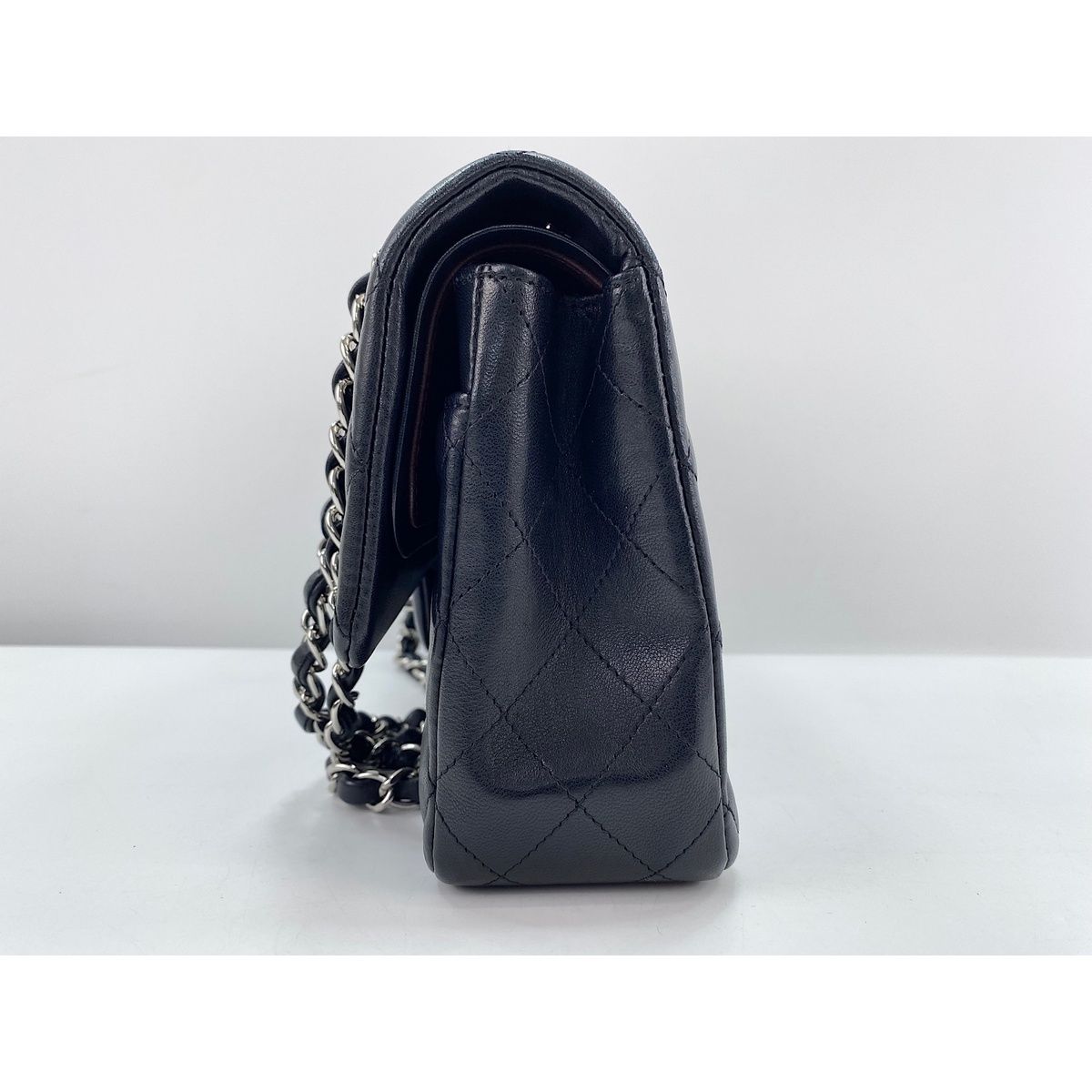 Chanel Shoulder Bag Quilted 25 — view 4