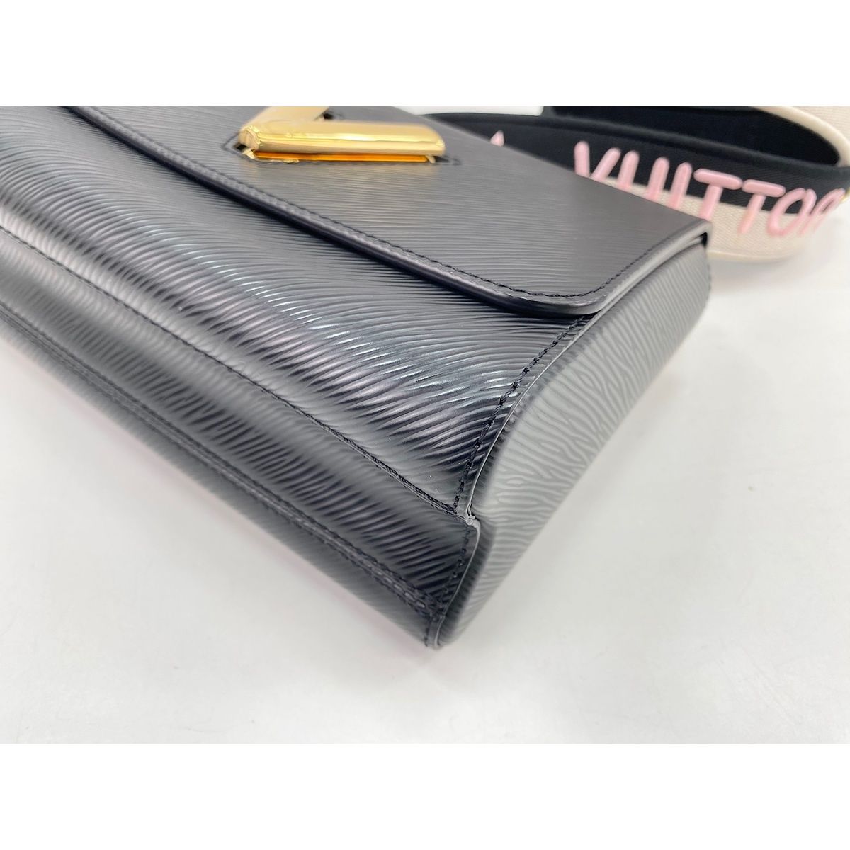 Louis Vuitton Shoulder Bag Twist MM — view 8