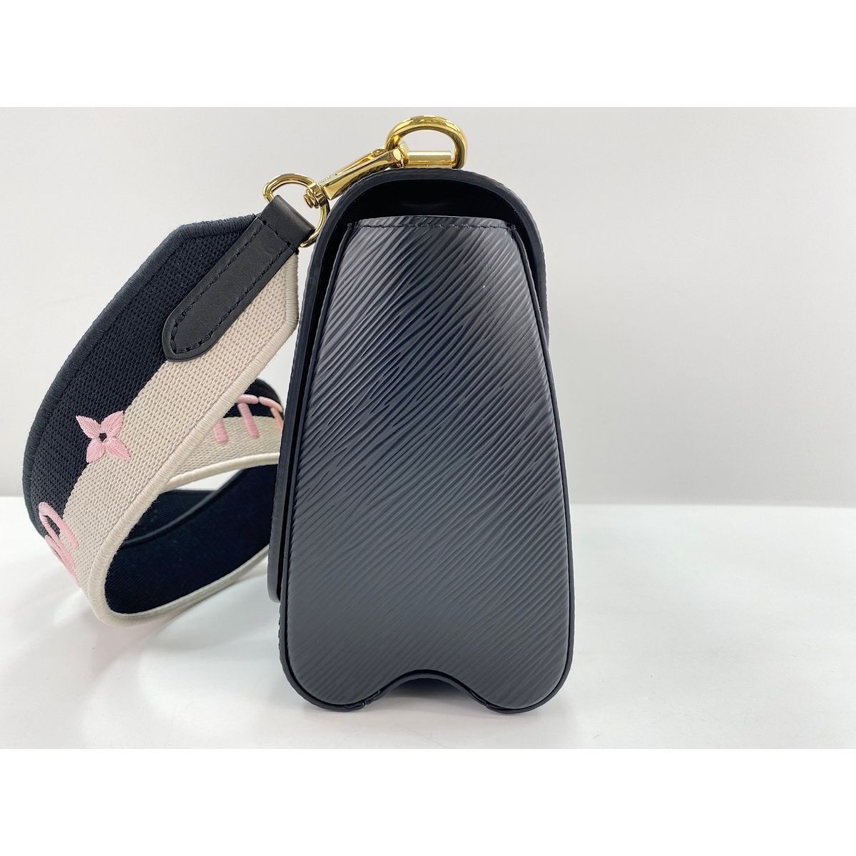 Louis Vuitton Shoulder Bag Twist MM — view 4