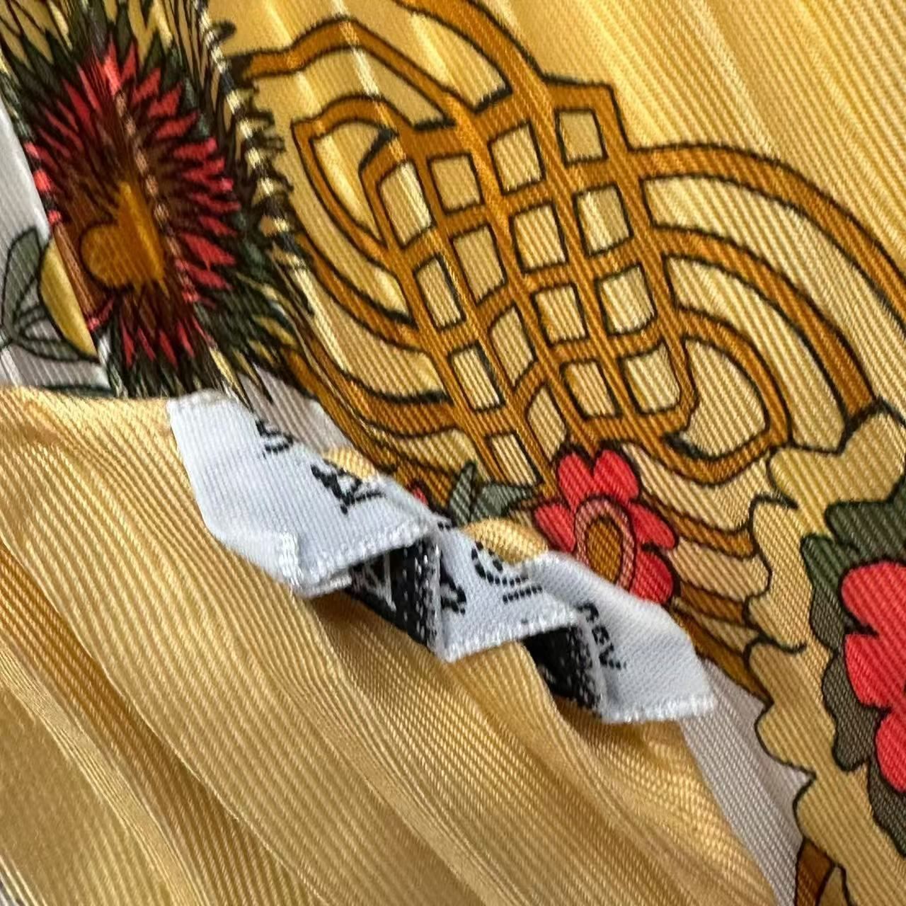 Hermes Scarf Pleated Silk Decoupages Paper Cutting Yellow — view 8