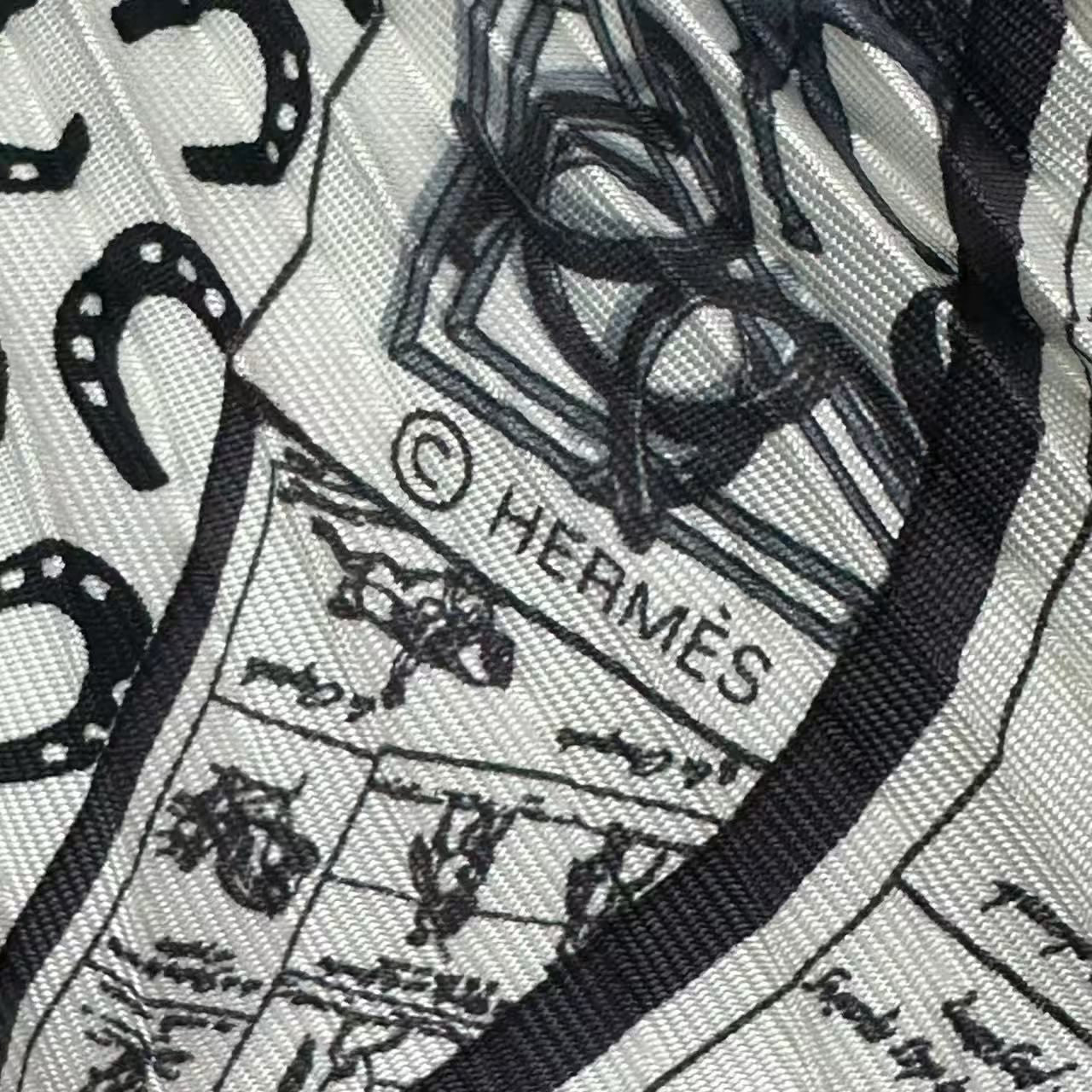 Hermes Scarf Pleats Cheval Sur Mon Carre Riding Carre's Horse Silk White Black — view 6