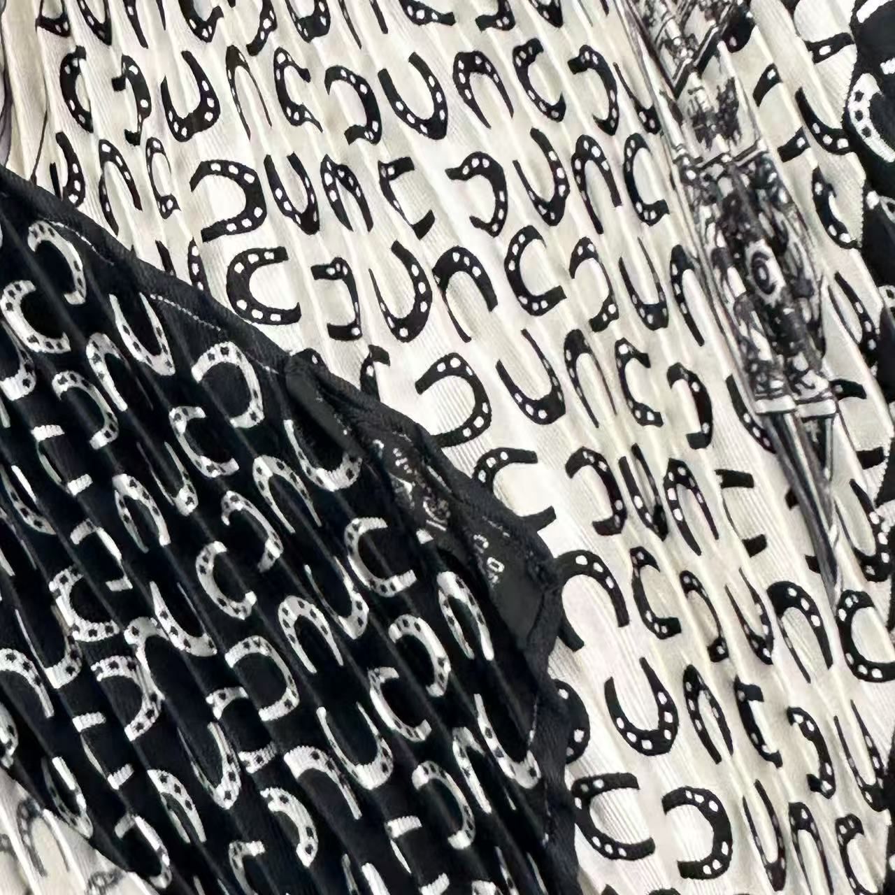 Hermes Scarf Pleats Cheval Sur Mon Carre Riding Carre's Horse Silk White Black — view 7