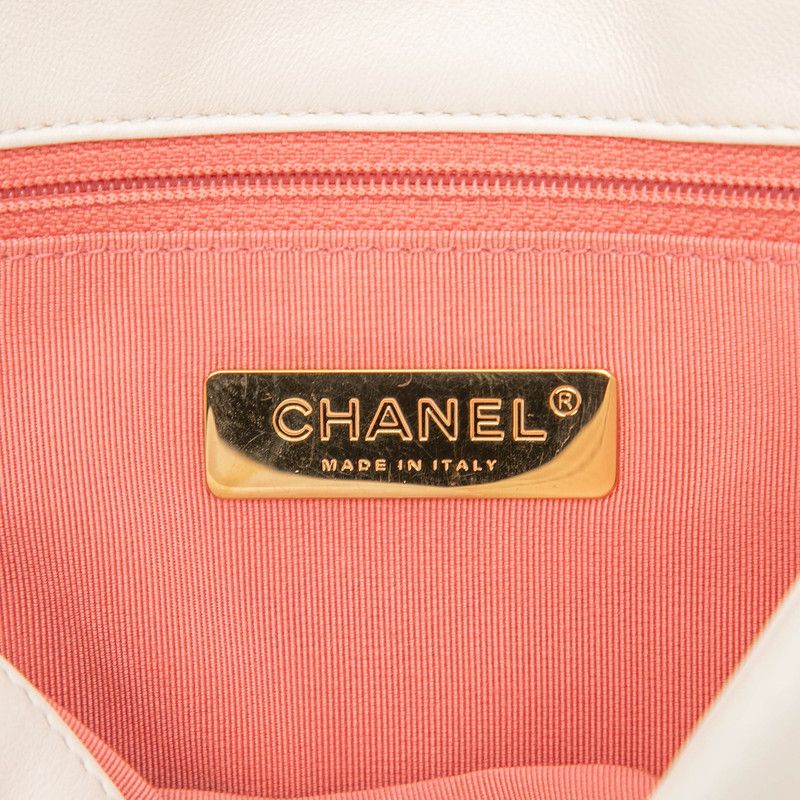 Chanel CC Logo 19 Dizeneuf Quilted Chain Shoulder Bag White Lambskin — view 6