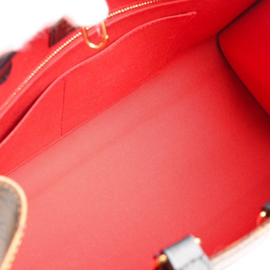 Louis Vuitton Handbag On The Go MM — view 5
