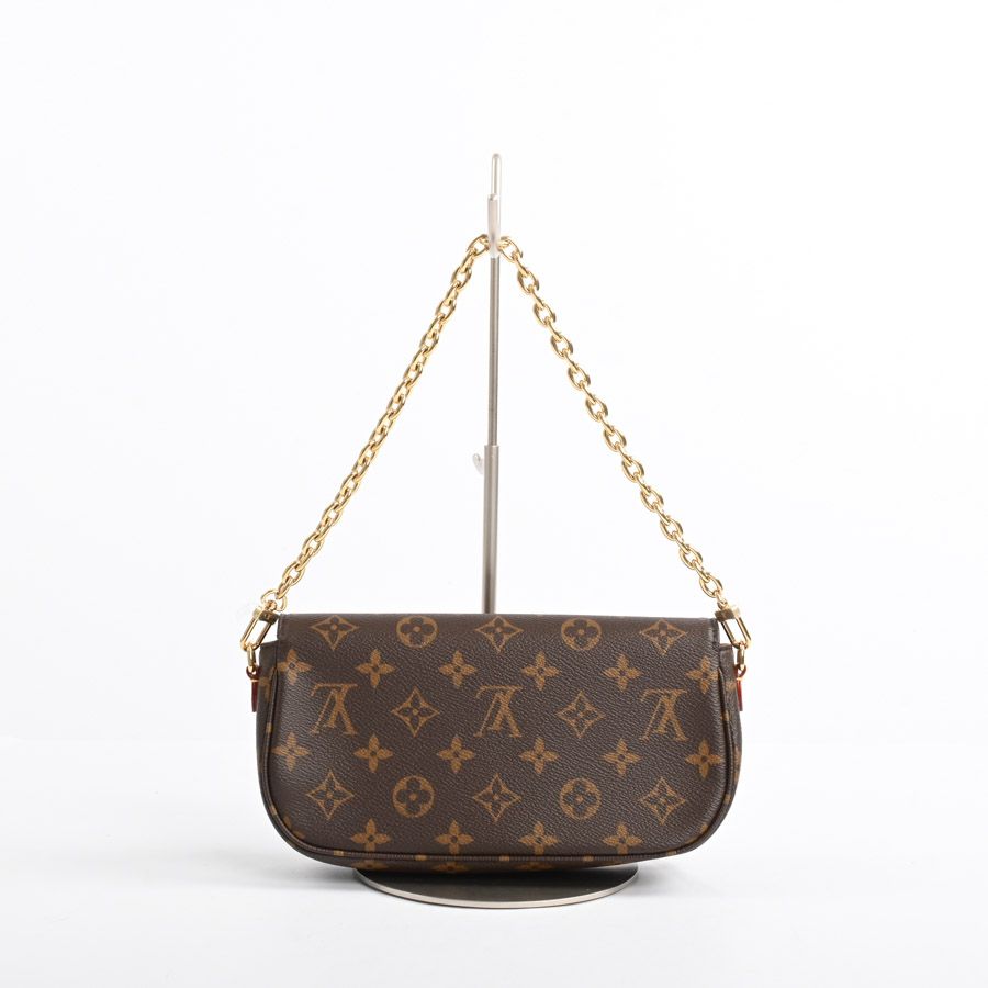 Louis Vuitton Shoulder Bag Wallet on Chain — view 3