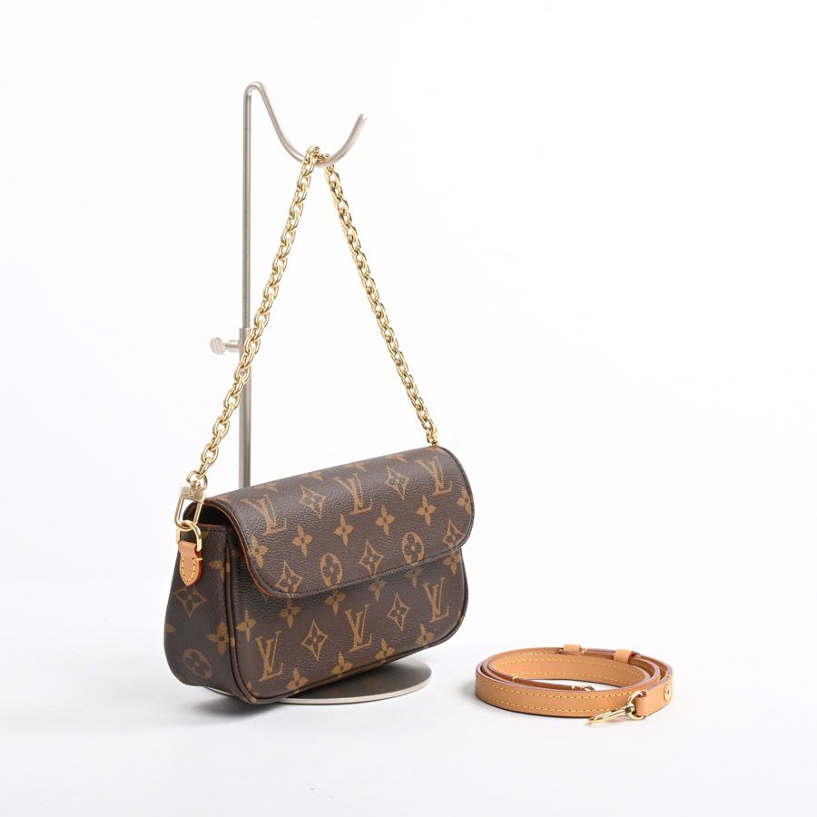 Louis Vuitton Shoulder Bag Wallet on Chain — view 2