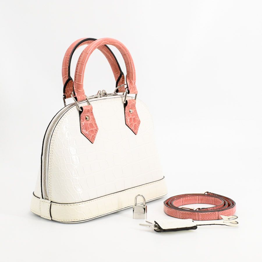 Louis Vuitton Handbag Alma BB — view 2