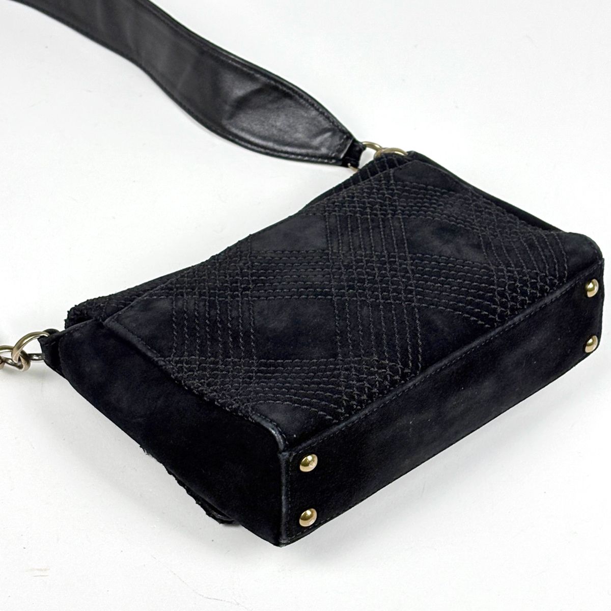 Chanel CC Logo Shoulder Bag Suede Black — view 2