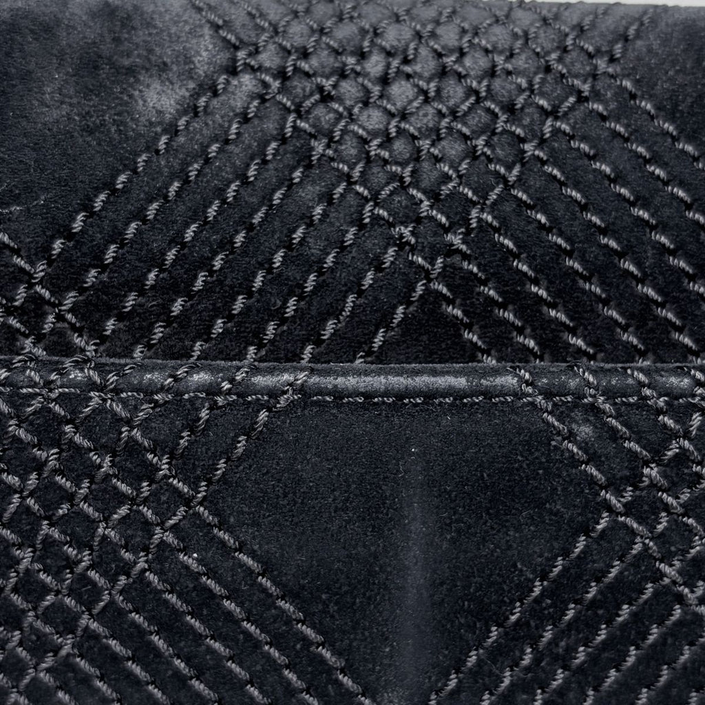 Chanel CC Logo Shoulder Bag Suede Black — view 7