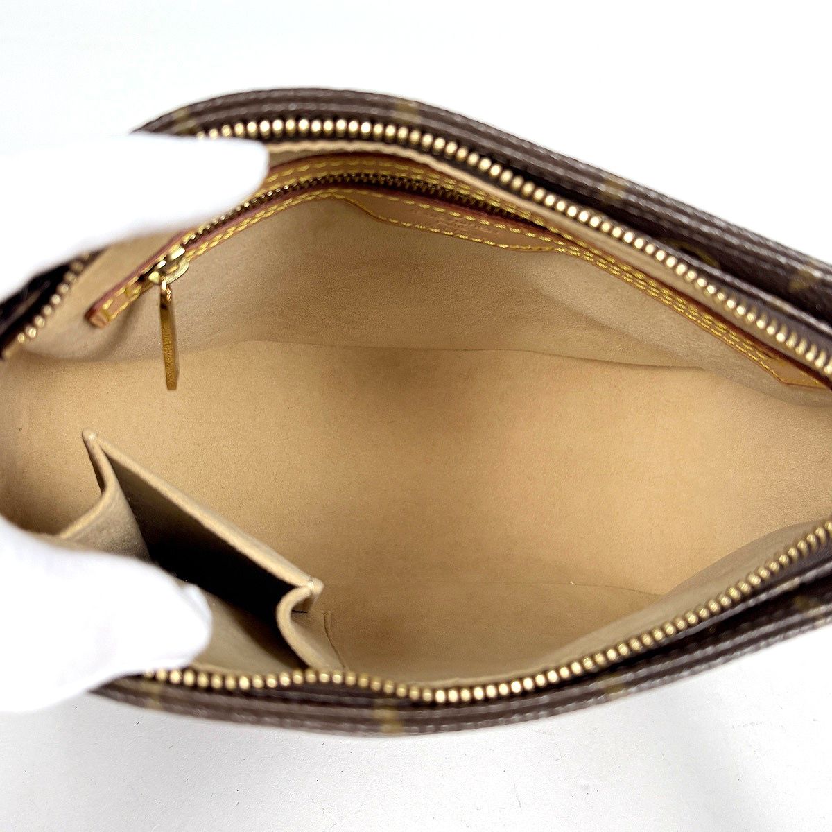 Louis Vuitton Looping MM Shoulder Bag Monogram Brown — view 7