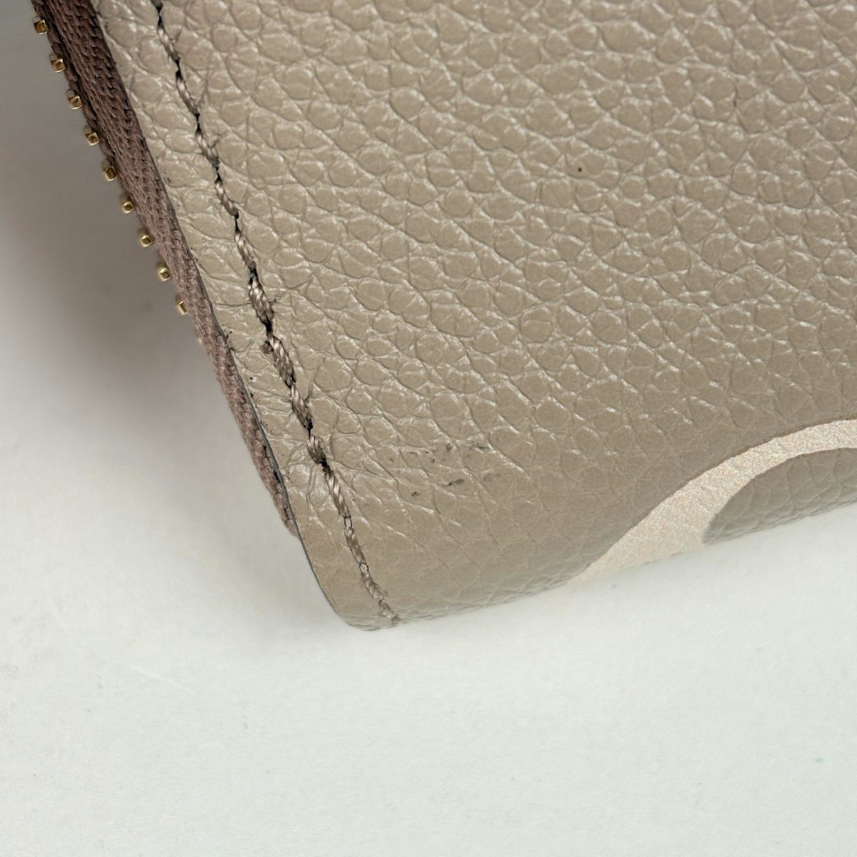 Louis Vuitton Zippy Wallet Zip Around Monogram Giant Tourterelle Cream — view 4