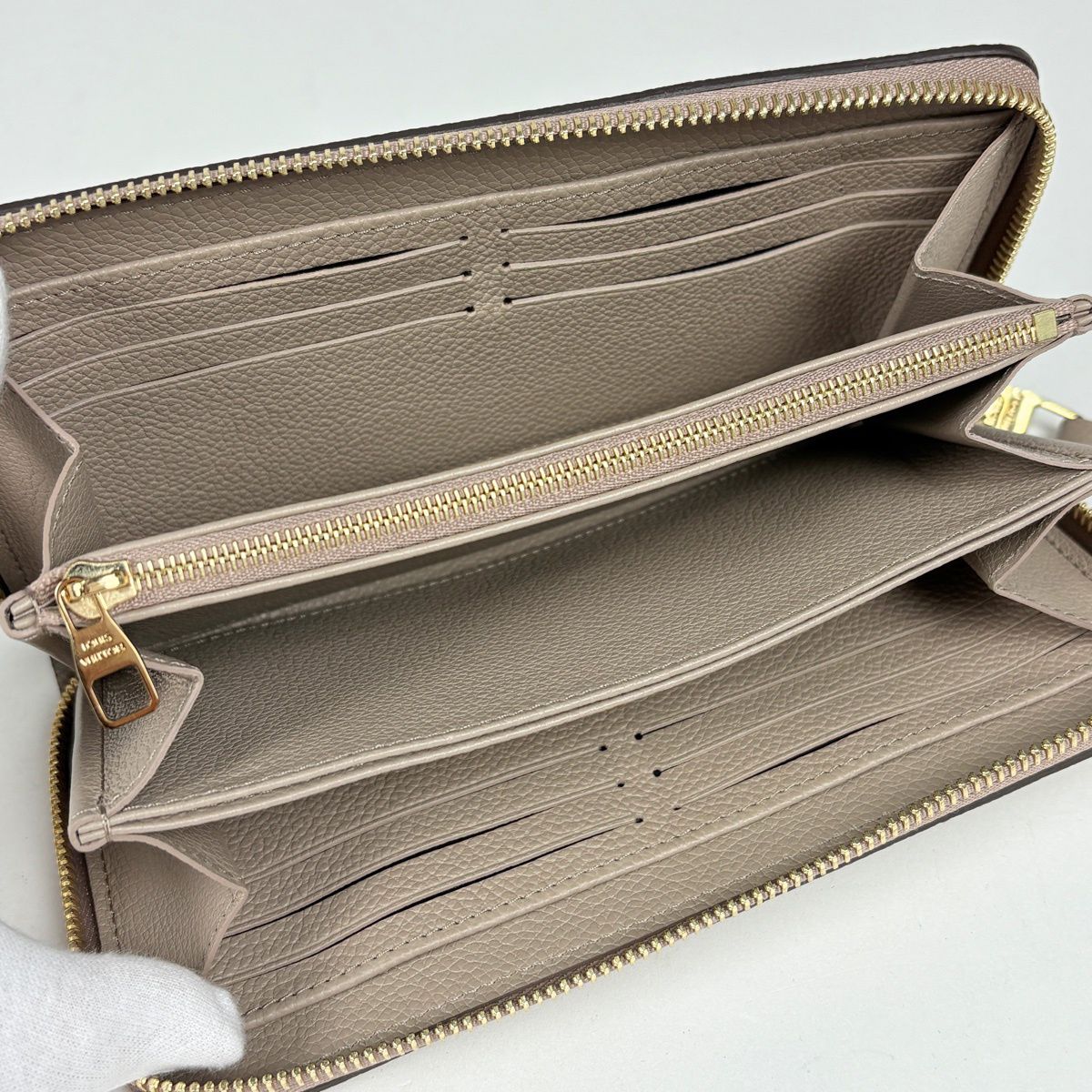 Louis Vuitton Zippy Wallet Zip Around Monogram Giant Tourterelle Cream — view 6