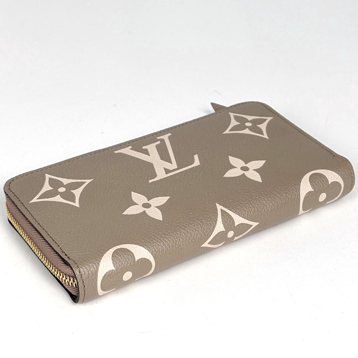 Louis Vuitton Zippy Wallet Zip Around Monogram Giant Tourterelle Cream — view 2