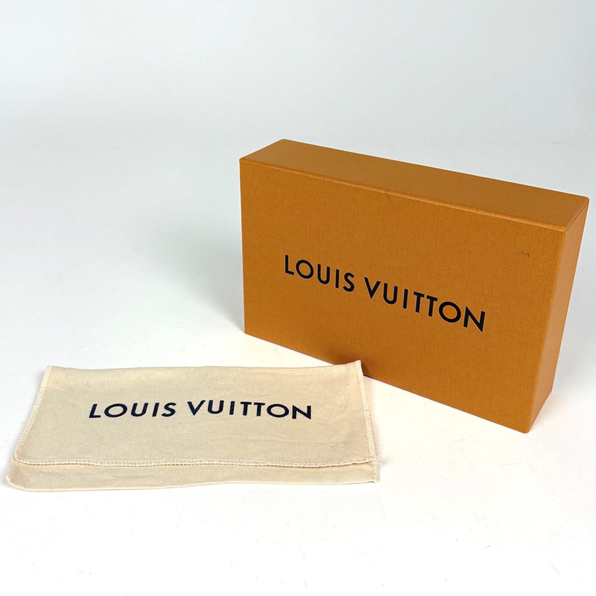 Louis Vuitton Zippy Wallet Zip Around Monogram Giant Tourterelle Cream — view 8