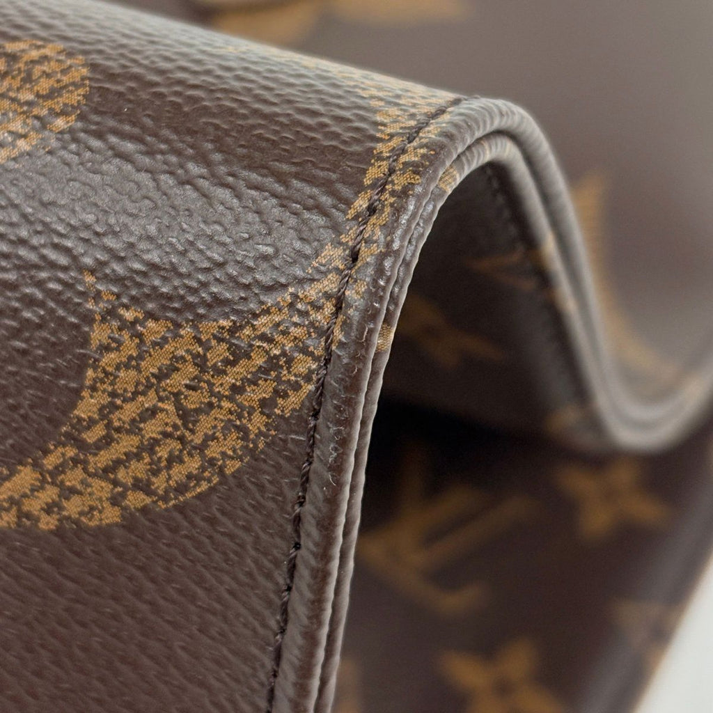 Louis Vuitton On The Go MM 2-Way Monogram Giant Tote Reverse Brown — view 3