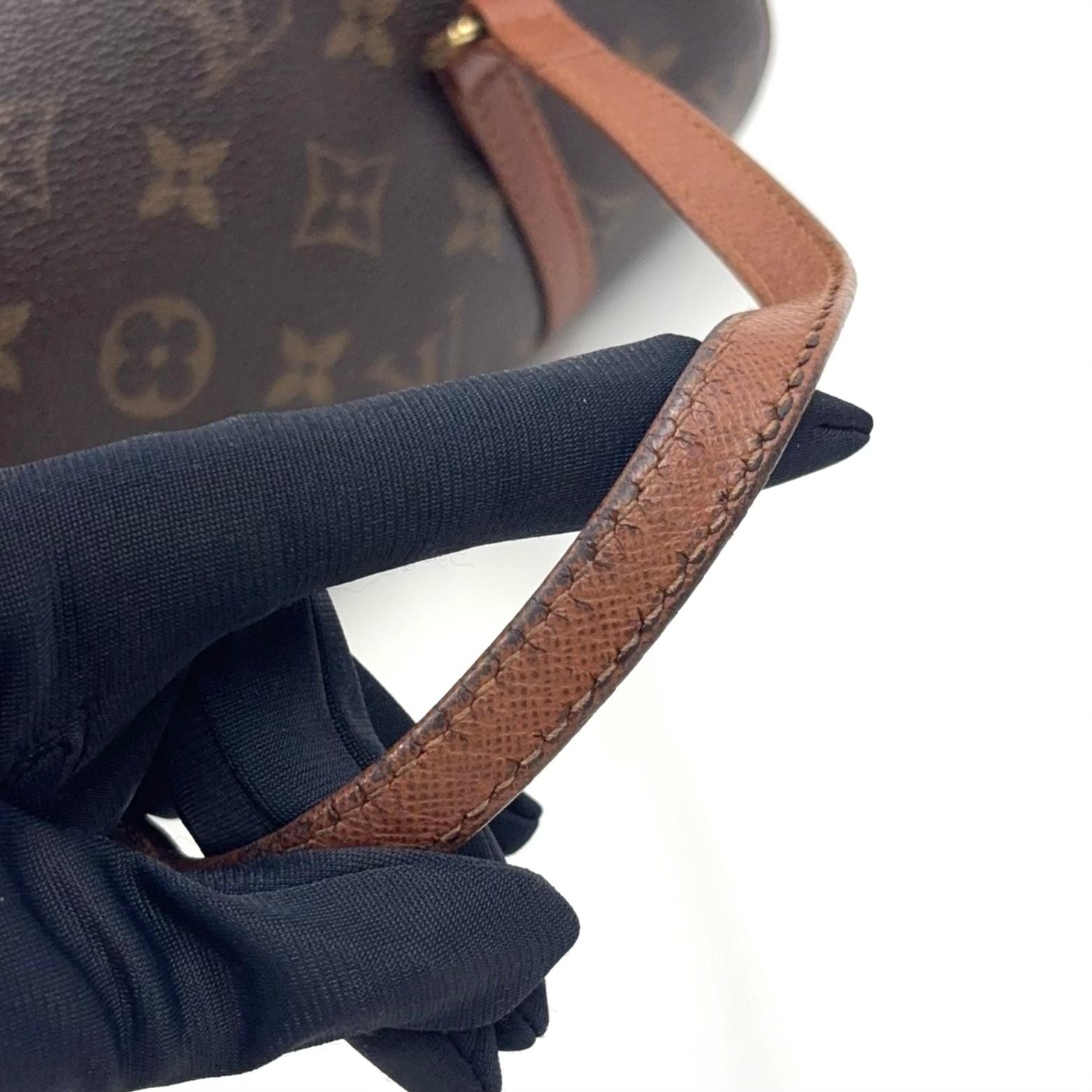 Louis Vuitton Papillon 26 Monogram Vintage Handbag — view 9