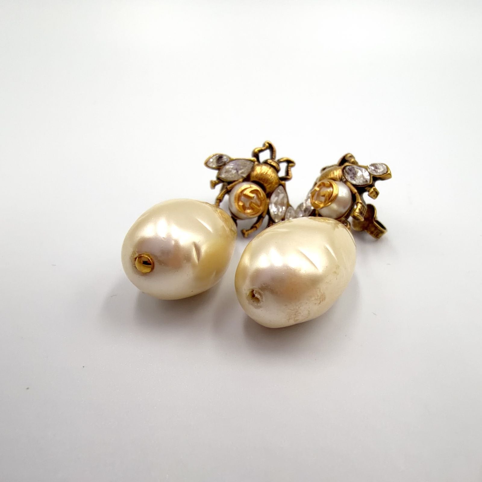 Gucci Bi Interlocking Pearl Metal Faux Color Stone Off White Clear Gold Earrings — view 9
