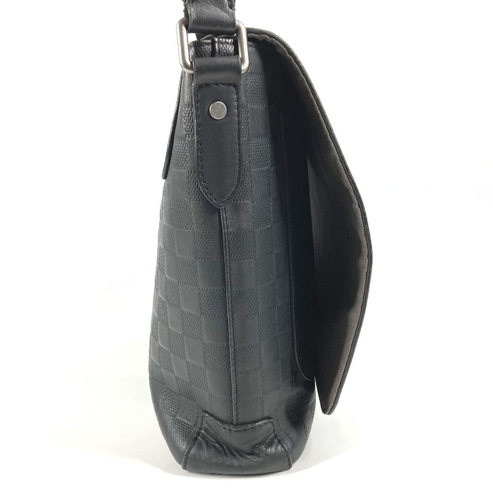Louis Vuitton Shoulder Bag District MM Damier Infini Leather Onyx Black — view 4