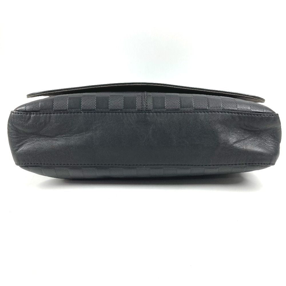 Louis Vuitton Shoulder Bag District MM Damier Infini Leather Onyx Black — view 5