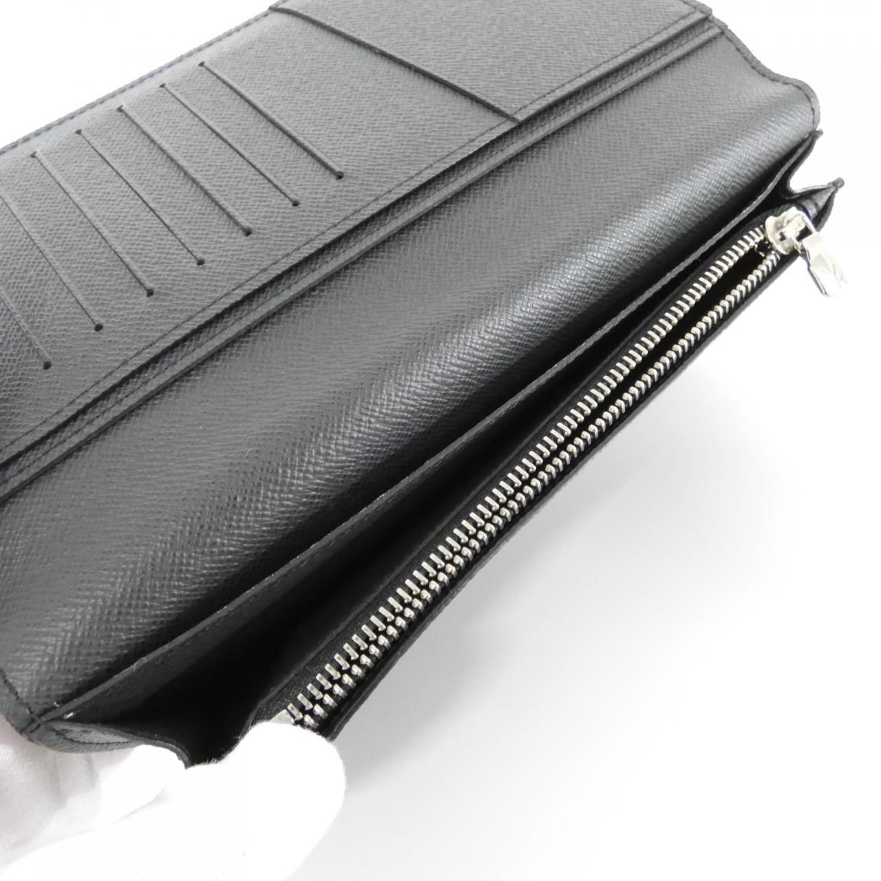 Louis Vuitton Taiga Portefeuille Brazza Wallet — view 6