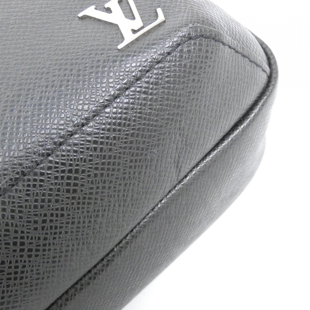 Louis Vuitton Taiga Avenue Sling — view 4