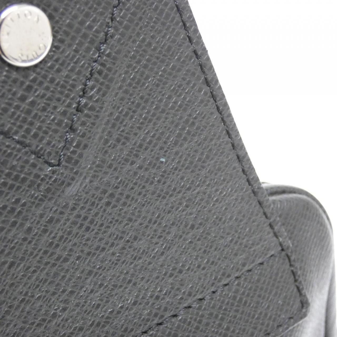Louis Vuitton Taiga Avenue Sling — view 6