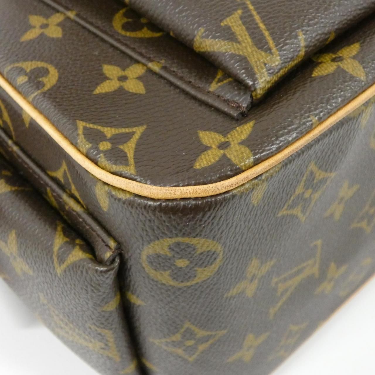 Louis Vuitton Monogram Exantrie Cite — view 3
