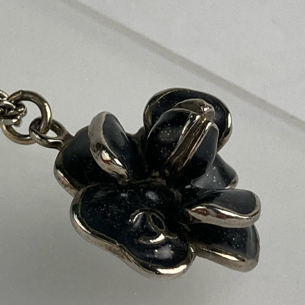 Chanel Necklace CC Logo Camellia Pre Collection Lame 09 P Black — view 2