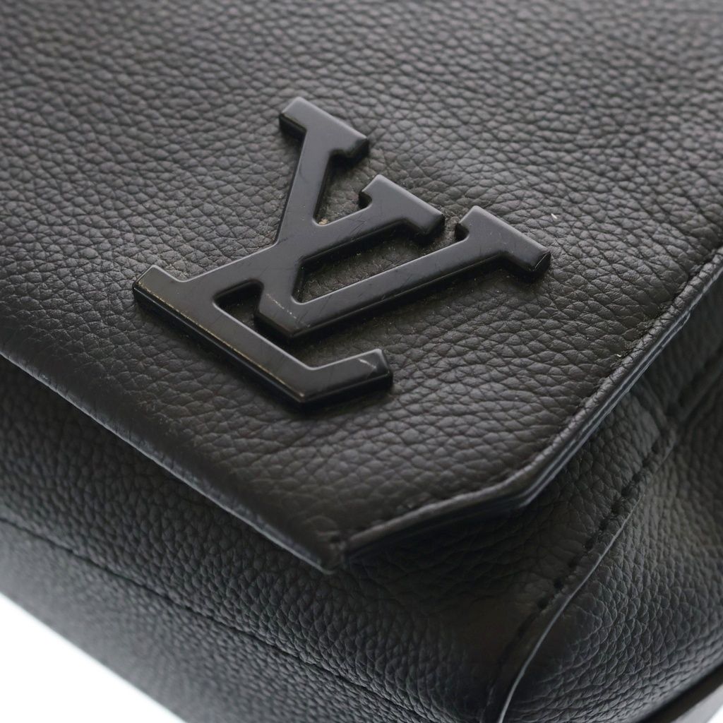 Louis Vuitton LV Aerogram Takeoff Messenger Shoulder Bag Black Leather — view 6