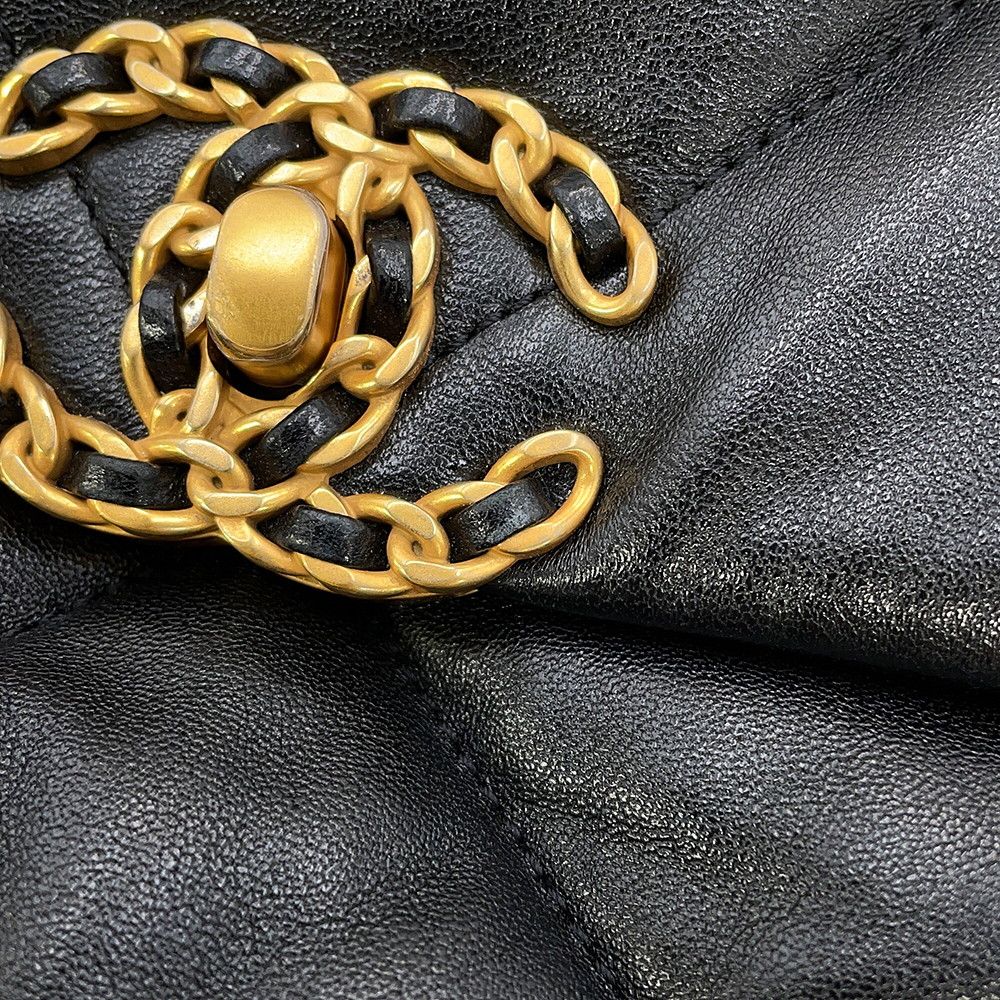 Chanel Chain Shoulder Bag 19 Flap CC Logo Shiny Lambskin Black — view 9