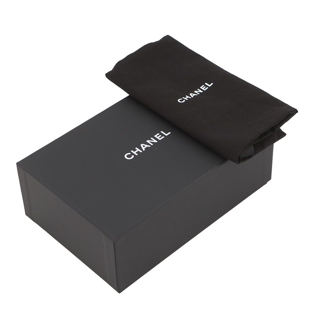 Chanel Charm CC Logo Quilted Classic Mini Bag Caviar Leather Case White — view 9