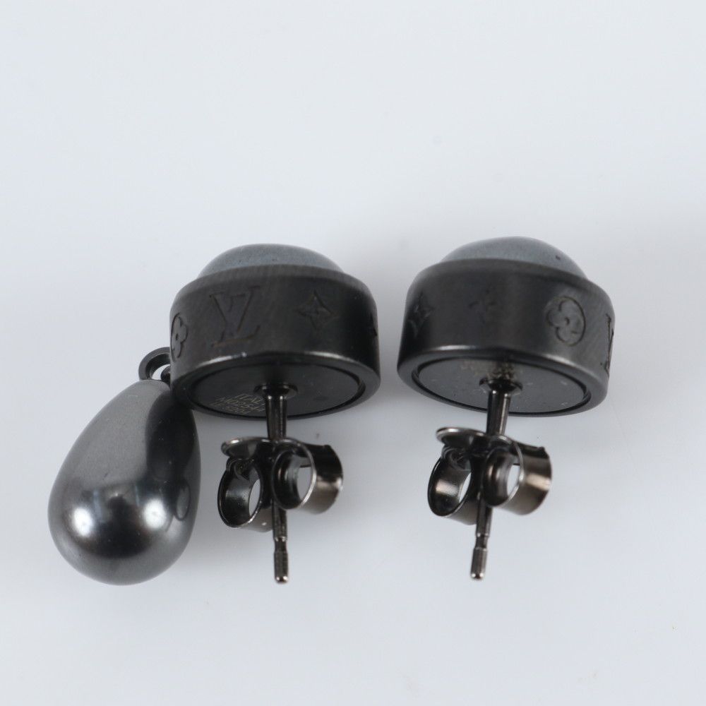 Louis Vuitton LV Pearl Earrings Black — view 4