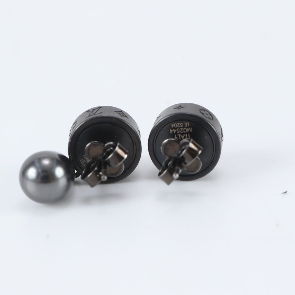 Louis Vuitton LV Pearl Earrings Black — view 3