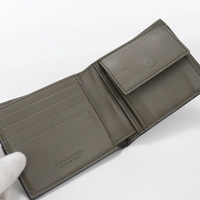 Bottega Veneta Intrecciato Bifold Wallet Leather — view 3