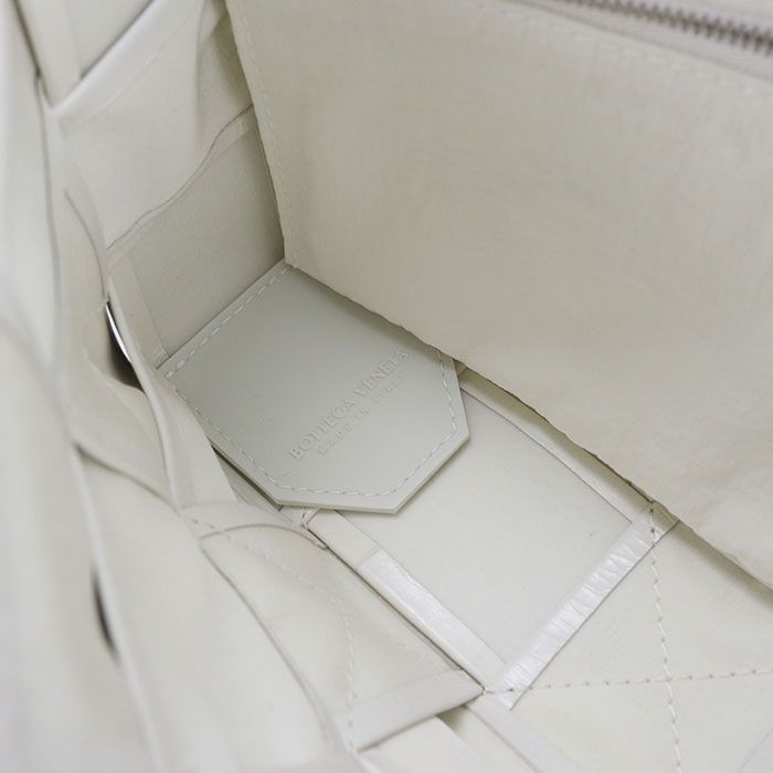 Bottega Veneta Cassette Shoulder Bag Leather — view 4
