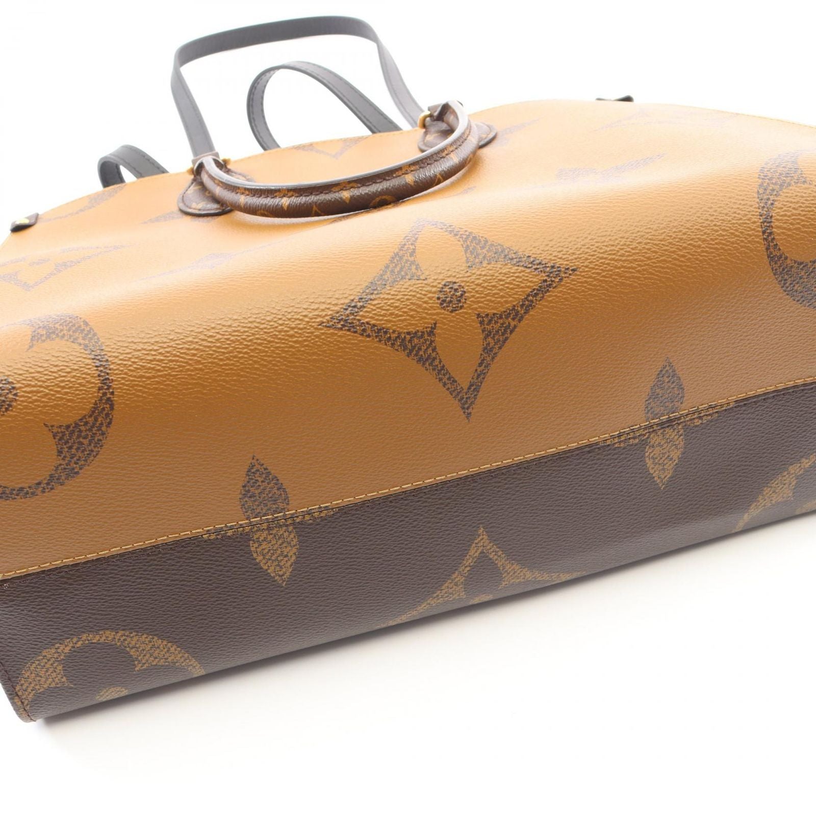 Louis Vuitton Tote On The Go MM Monogram Giant Reverse 2-Way Canvas Leather — view 7