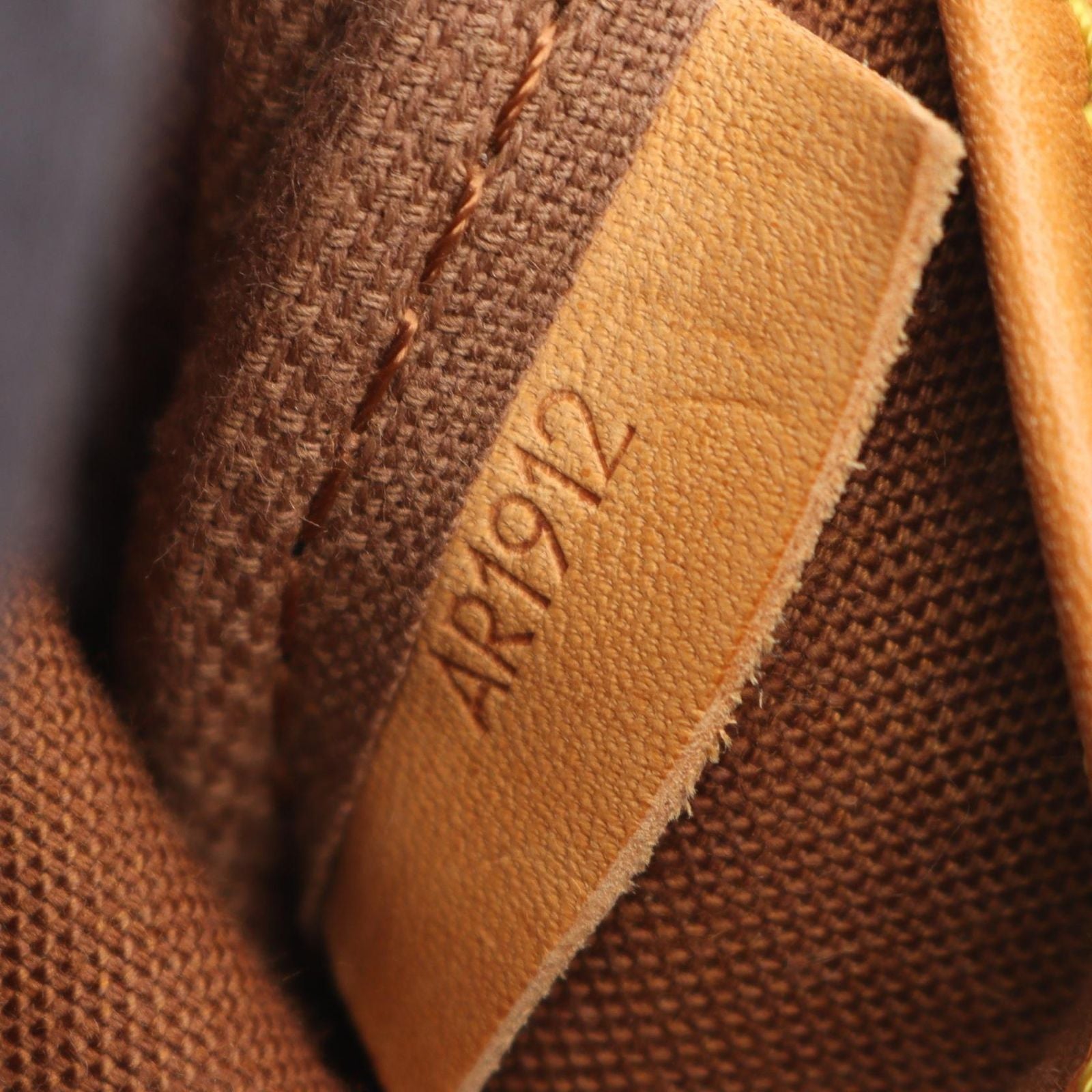 Louis Vuitton Shoulder Bag Saumur 30 Canvas Leather — view 6